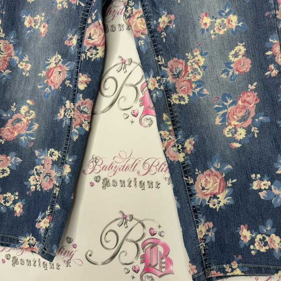 Illegal jeans capris floral denim pink cream blue printed flowers all over 🌸 - Picture 5 of 9
